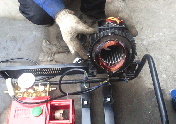 為何萬用表不能測量三相電機(jī)而用搖表——西安泰富西瑪電機(jī)(西安西瑪電機(jī)集團(tuán)股份有限公司)官方網(wǎng)站 為何萬用表不能測量三相電機(jī)而用搖表——西安泰富西瑪電機(jī)(西安西瑪電機(jī)集團(tuán)股份有限公司)官方網(wǎng)站